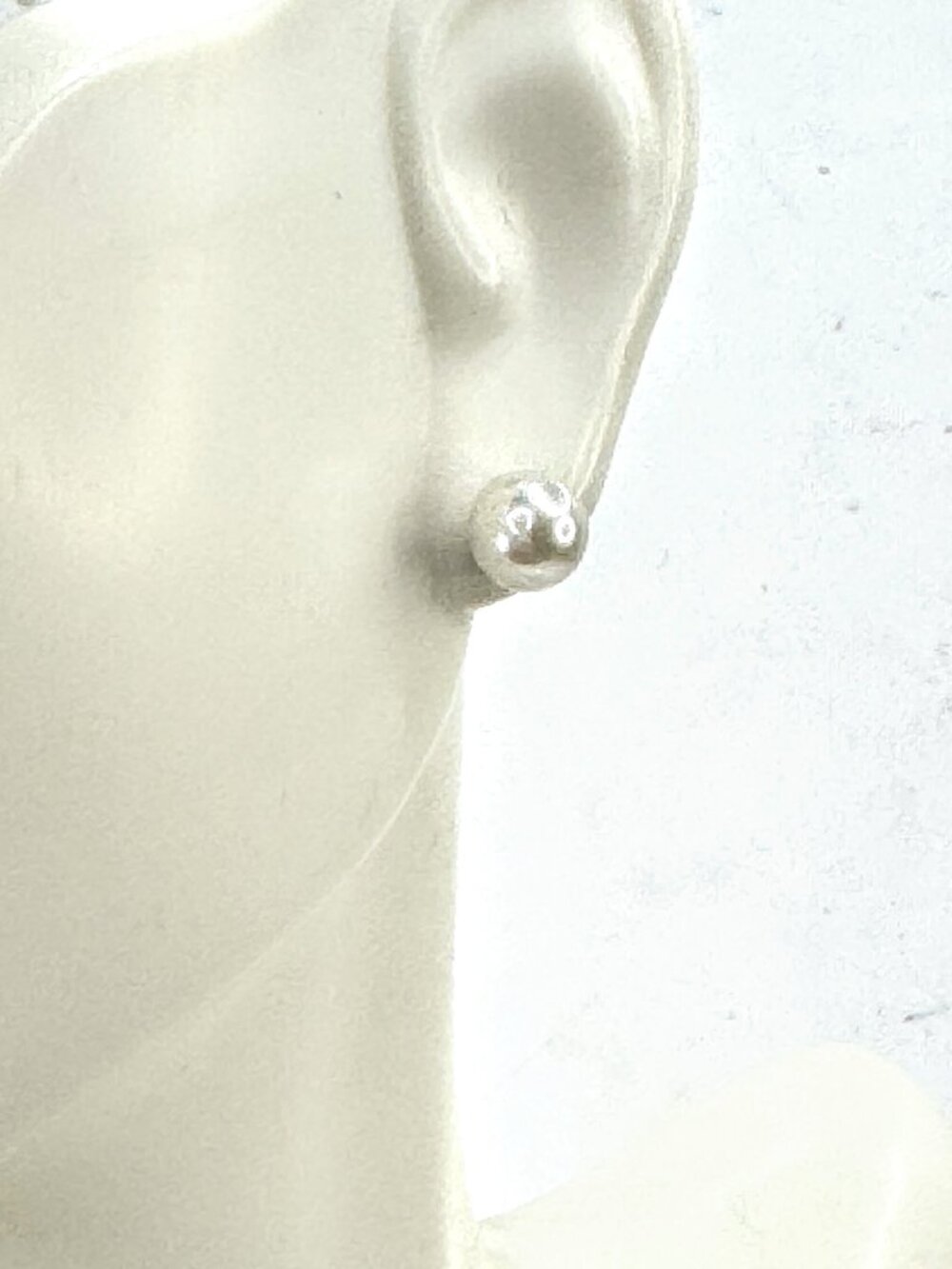 Vintage 1950s 14K Gold Akoya Pearl Stud Earrings 6.05mm Lustrous Pair JR1679